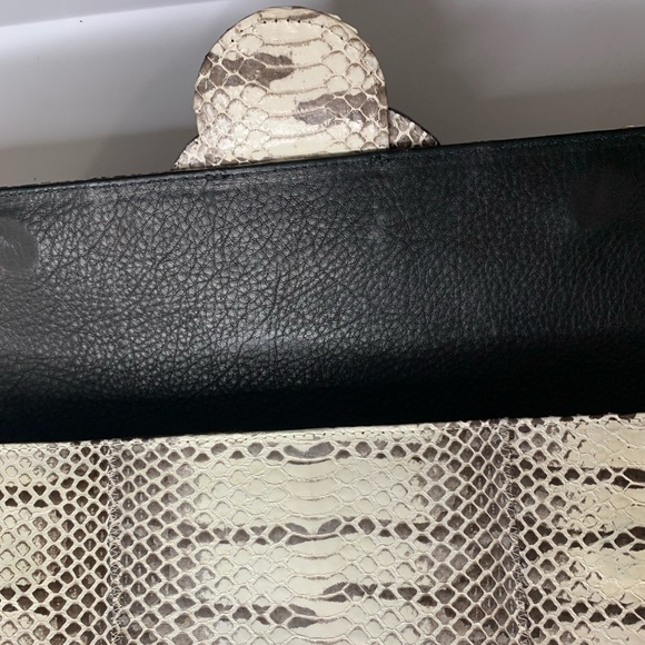 Carlos Falchi snakeskin clutch - Picture 6 of 8